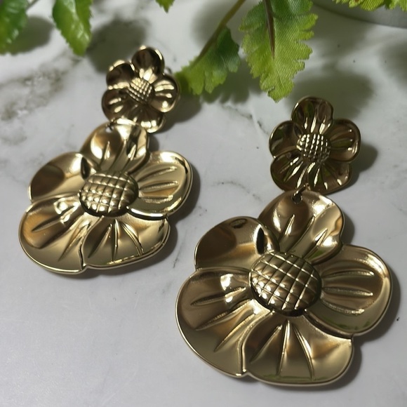 Zara Flower Drop Earrings - Picture 6 of 11